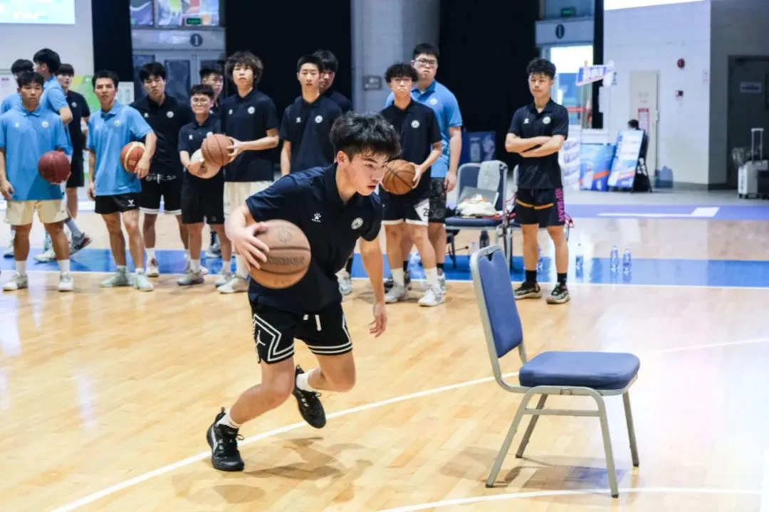 如何通过篮球训练和心理辅导提升自信_0